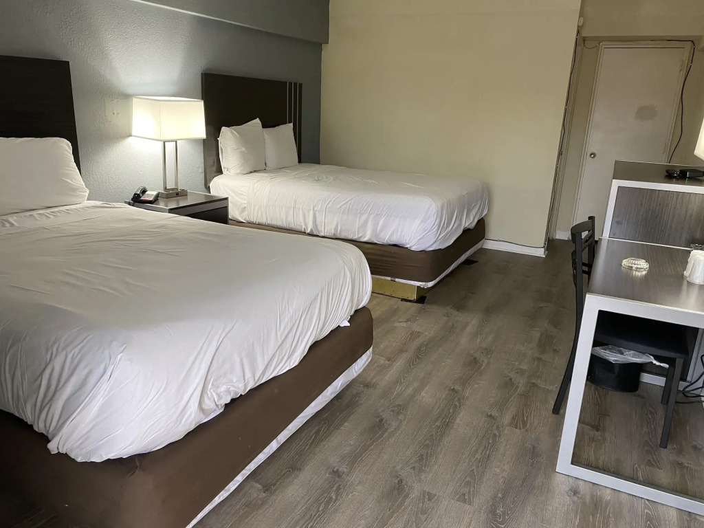 Red Carpet Inn & Suites