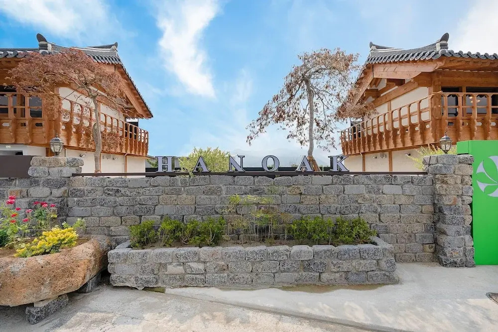 Wanggyeong Hanok Poolvilla