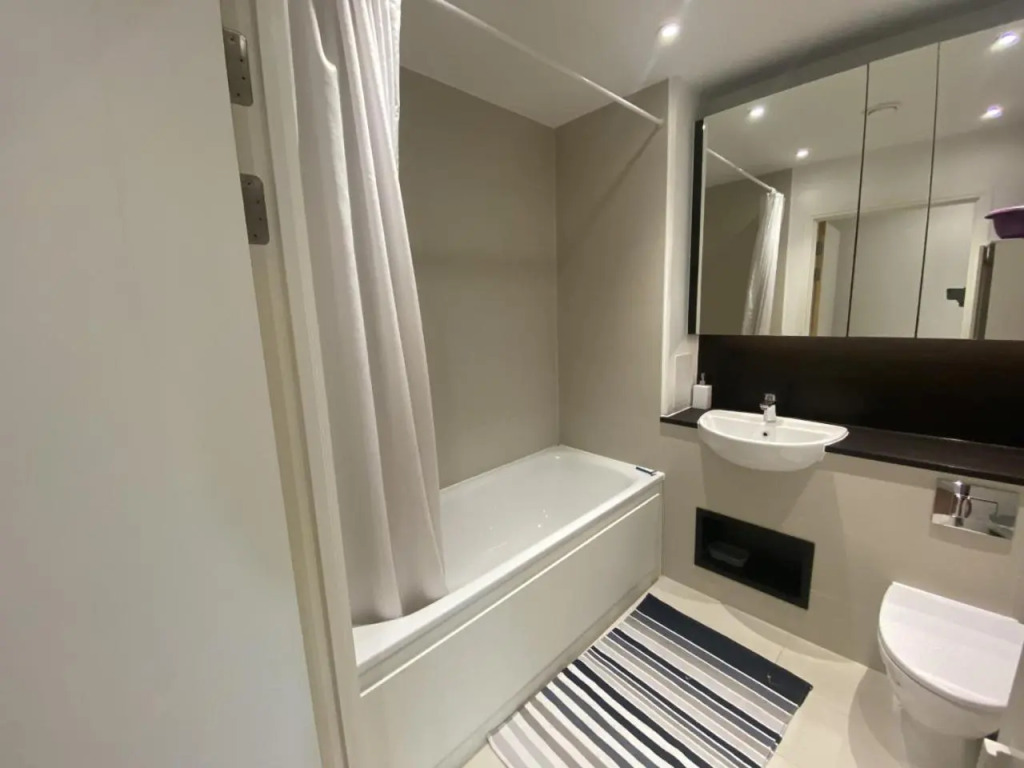 London Dockside Apartment