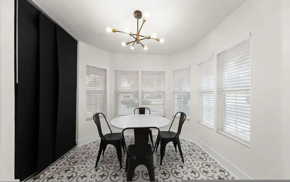 Spacious 6 Bed House Airport Pet Friendly AFB