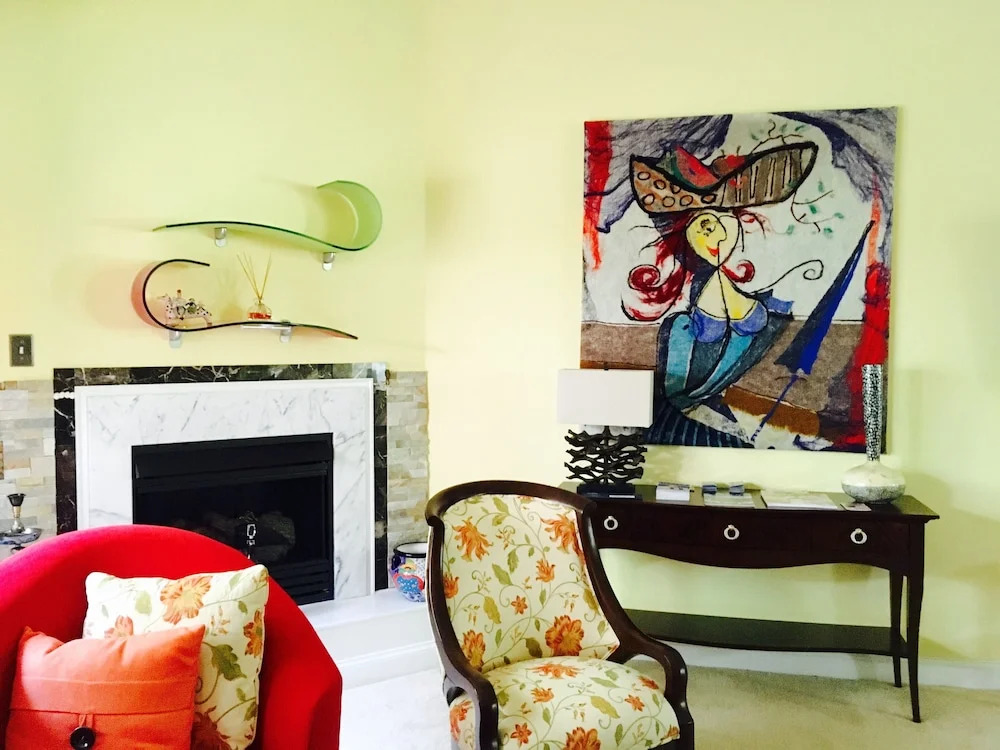 Luxury 3 BR home 1 Block from the Beach
