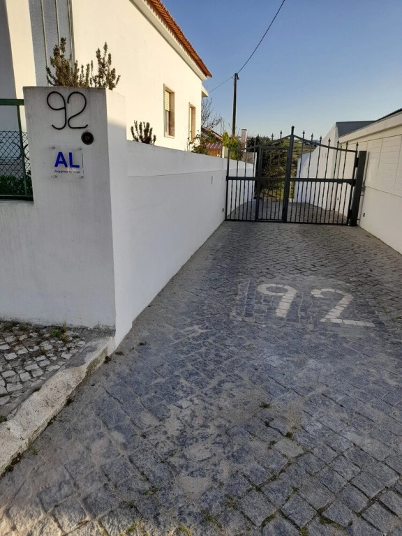 Hall 92 Quartos com WC em moradia com piscina A-das-Lebres Loures