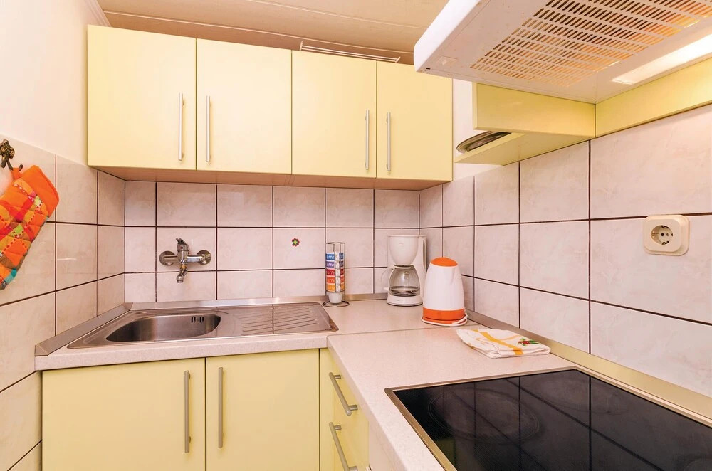Amazing Home in Privlaka With 4 Bedrooms and Wifi