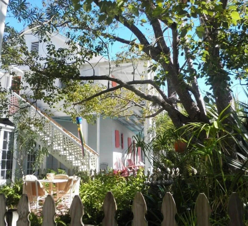 Old Carrabelle Hotel Captains Quarters Suite