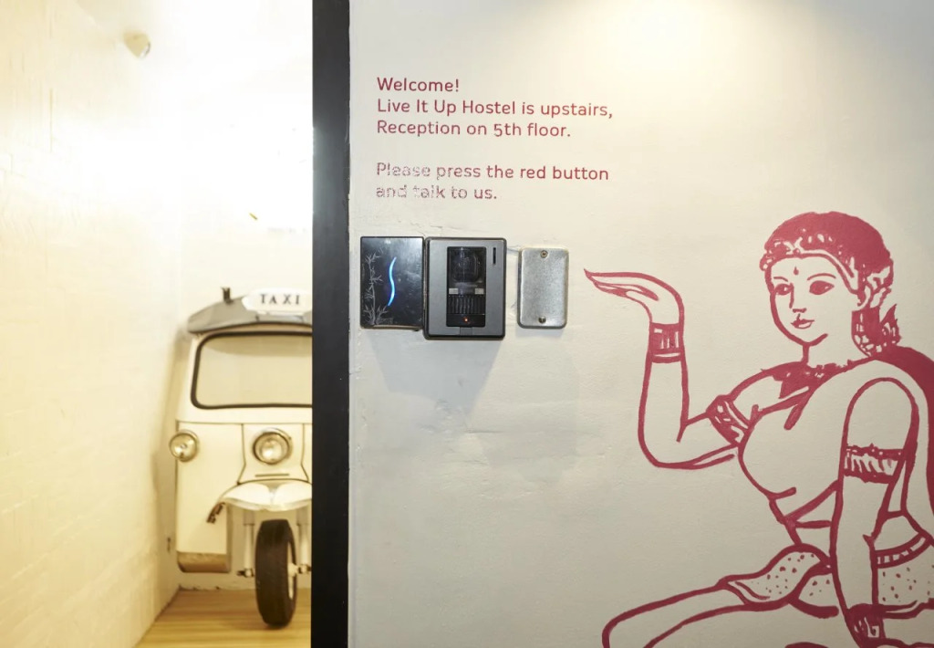 LiveitUp Asok Hostel