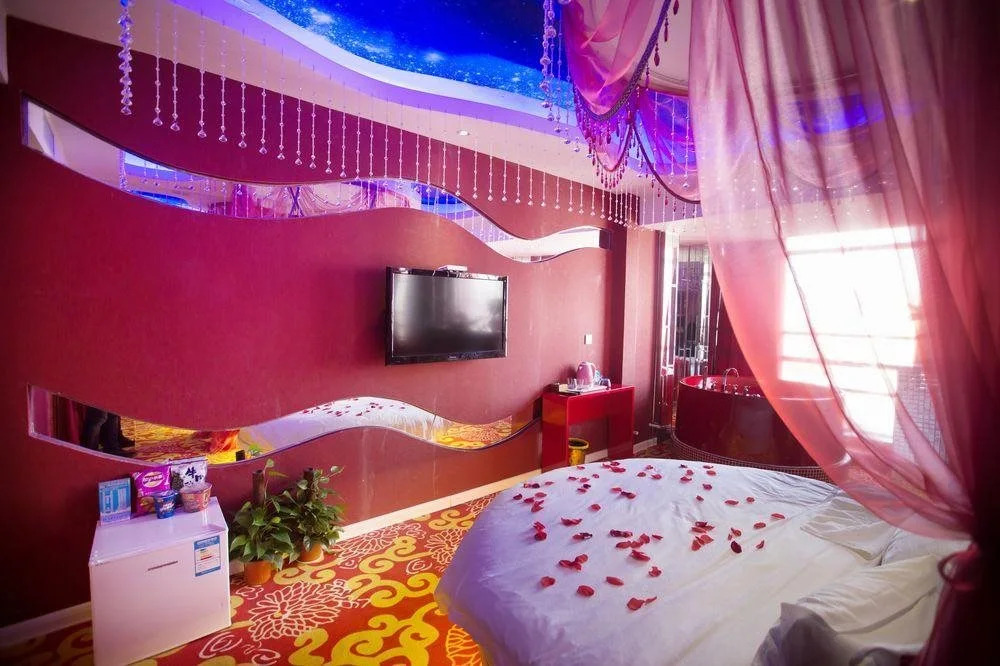 Luoyang Love Romantic Scene Hotel(洛阳唯爱浪漫场景酒店(新都汇王城公园地铁站店))