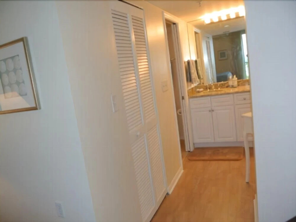 Seagate W 502 - 2 Br Condo