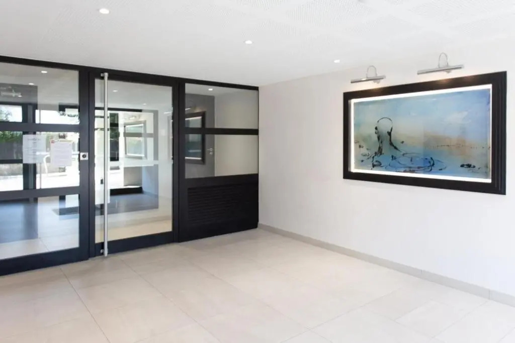 Air-Conditioned Furnished Studio in A Luxury Residence