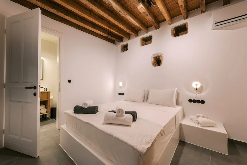 Kalathos Square luxury suites