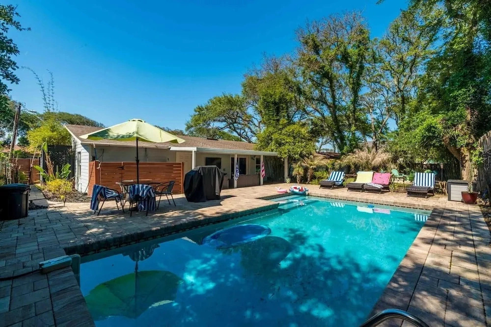 Vilano Beach I Ocean - Private Pool - Fire Pit 3 Bedroom Home