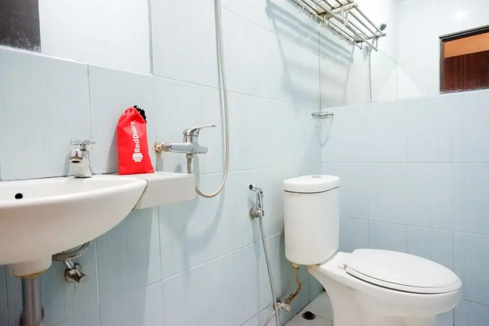 Reddoorz Plus Near Rs Hermina Kendari