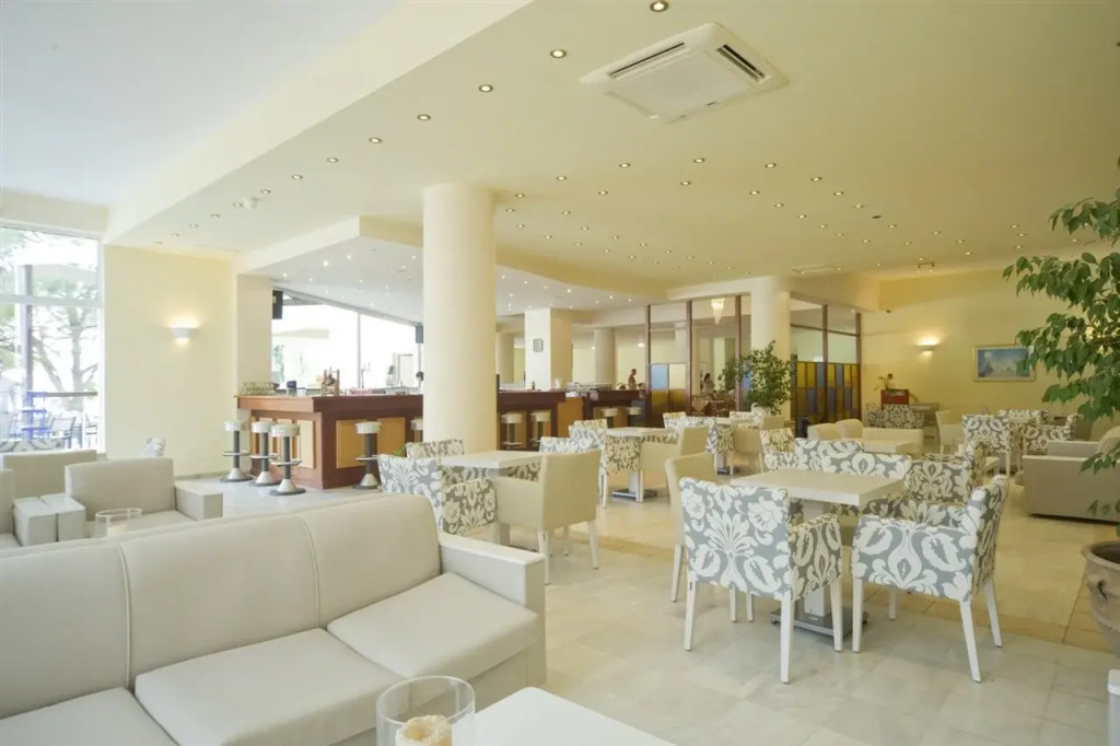Maravel Apartments