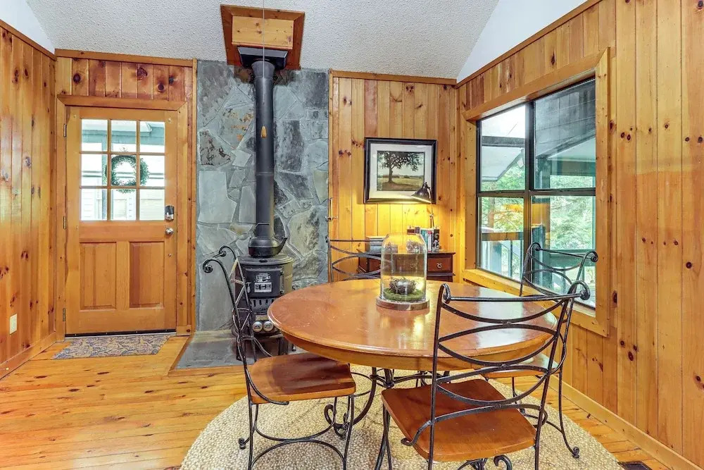 Cartecay River Retreat w/ Yard & Screened Porch!