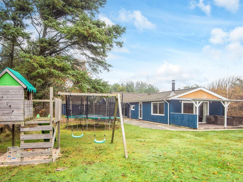 10 Person Holiday Home in Oksbol