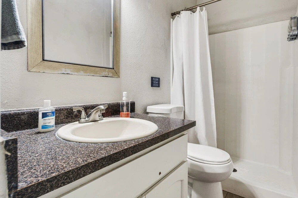 Cozy Papago Home In Old Town Near Zoo, Casino, Golf, And More! 5 Bedroom Home by Redawning