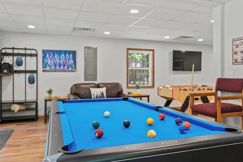 Maple Oasis by Avantstay Newly Built w/ Hot Tub, Game Room & Fire Pit