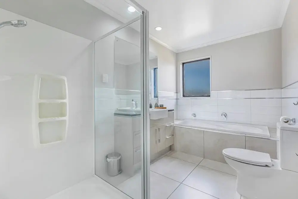 Comfy 4BR Home w Mt Wellington View Zodiak Stays