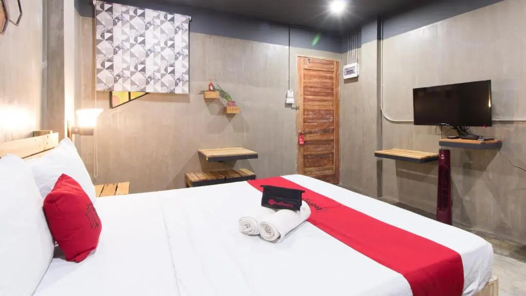 RedDoorz Plus @ Taft North Mandurriao