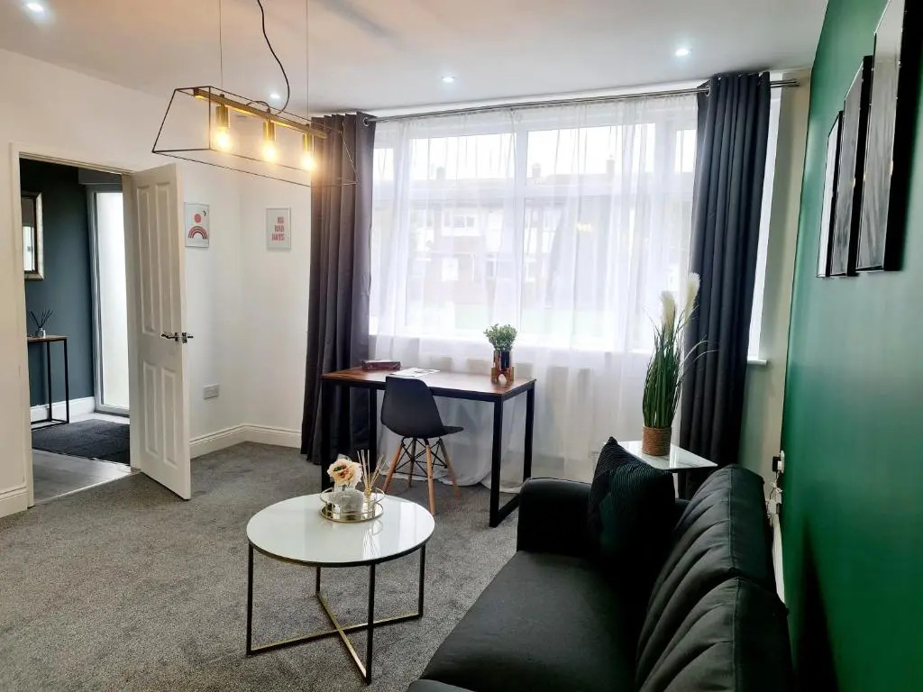 Spacious Modern 3 bed House Near Heathrow Airport