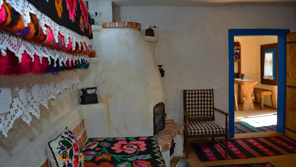 Casa Colț din Maramureș - Old Traditional House
