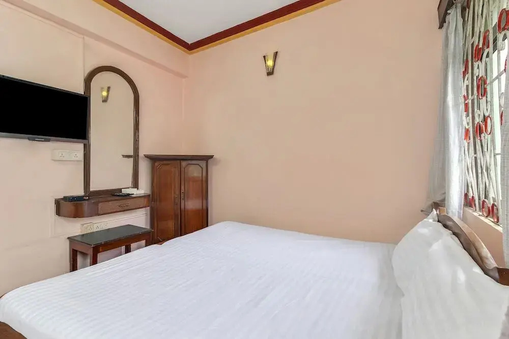 Hotel Saaj by OYO Rooms