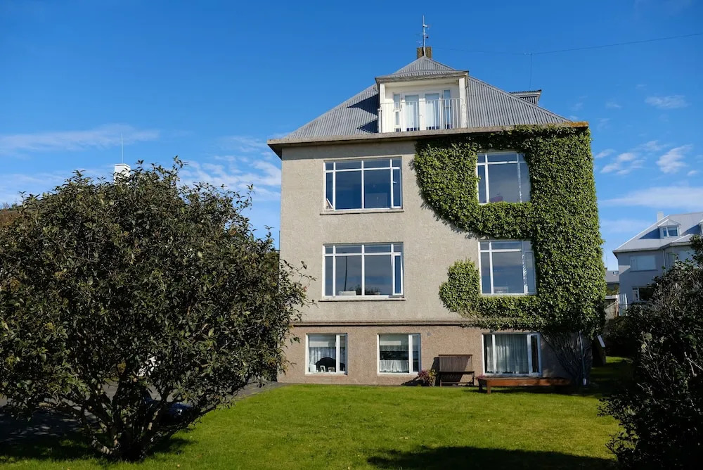 Ocean View Luxury Penthouse full of art