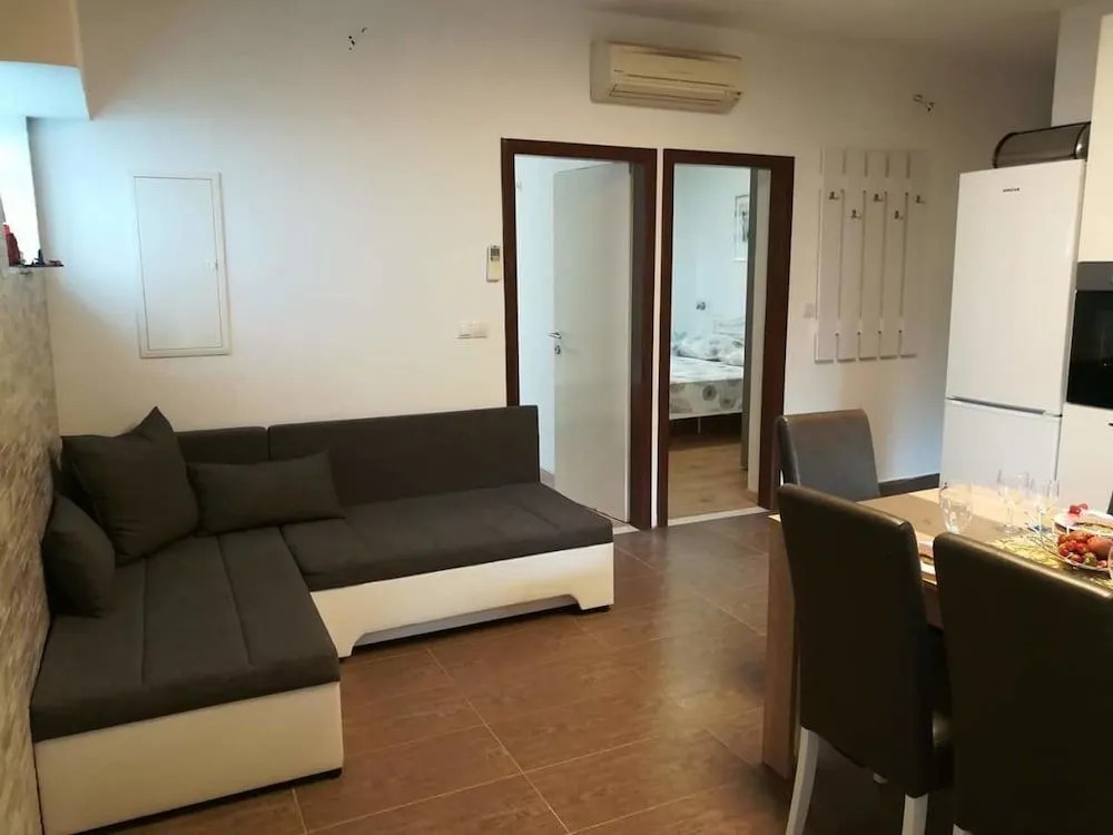 APARTMANI GOMILA