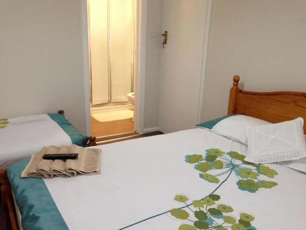 Comfortable Family room with Tv, Free Fast Wifi, Sleeps 3