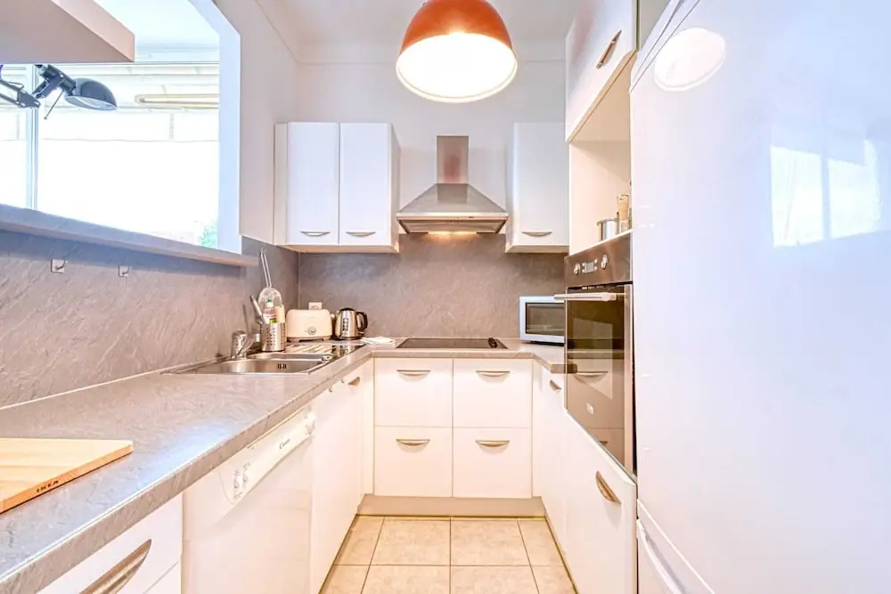 Bright and Beautiful Apartment, 10 Mins From Palais & Croisette
