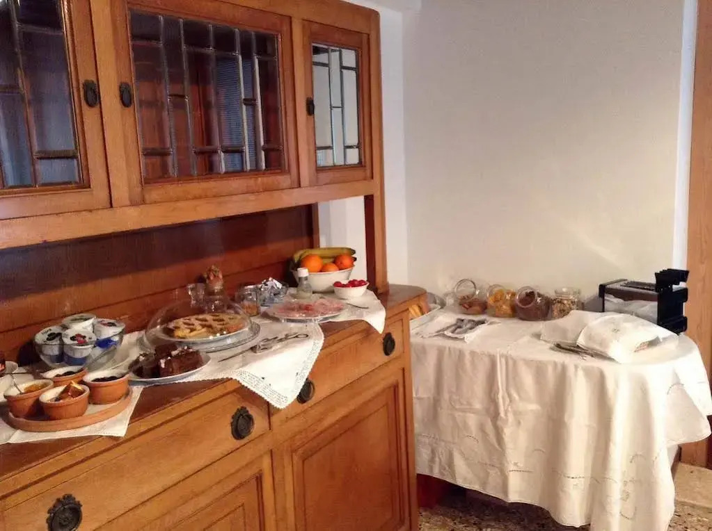 Venice and Venice Apartments - private rooms in shared apartment
