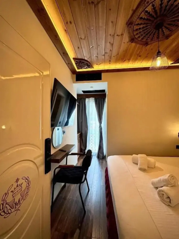 Martin Luxury Hotel