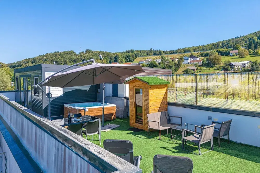 Rooftop Home With Whirlpool & Sauna