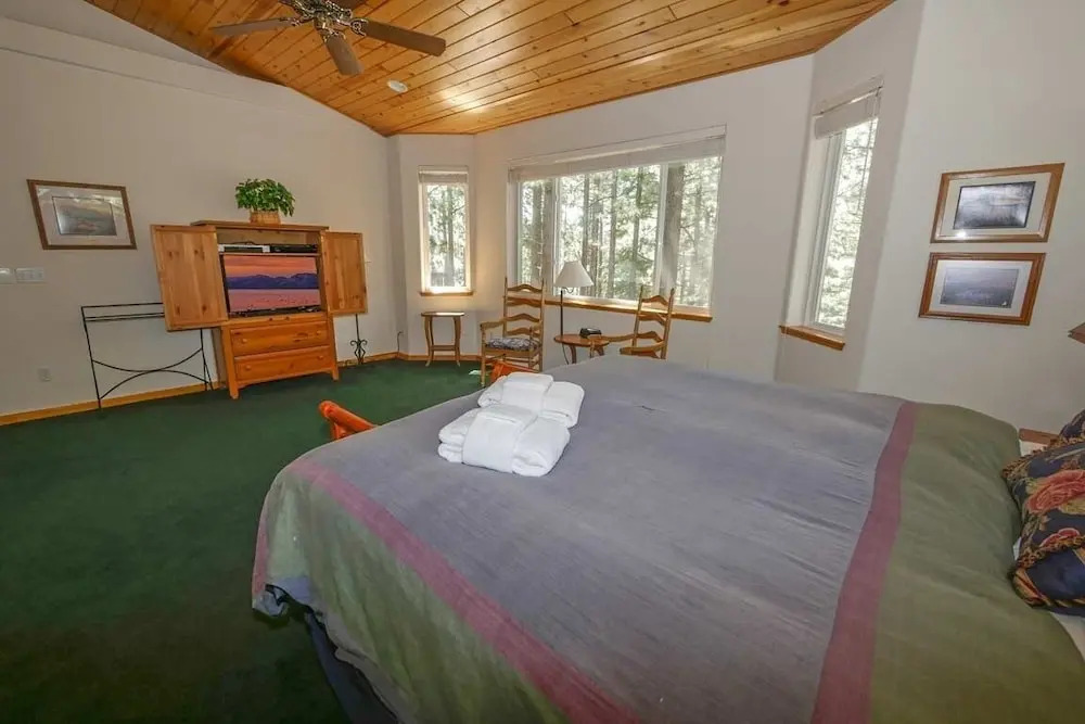 2460 Lupine Trail 6 Bedroom Home by RedAwning
