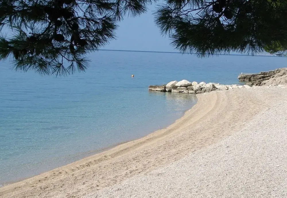 Lovre - Close to the sea - A1