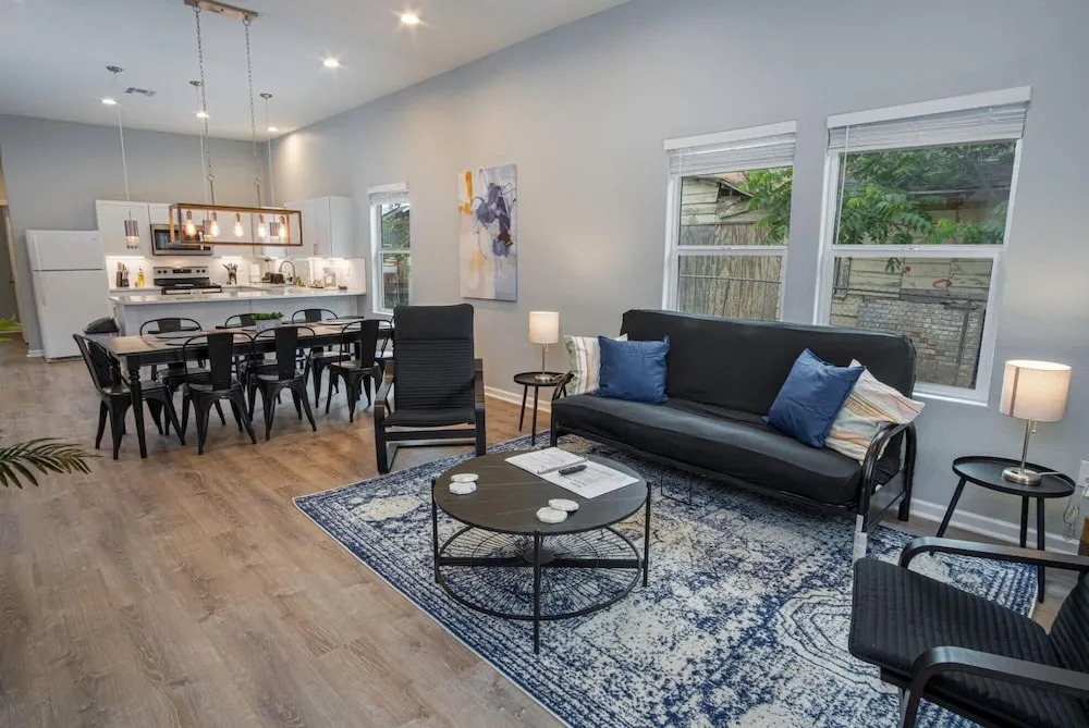 Your Dream Stay 4BR 2BA Near Downtown Riverwalk