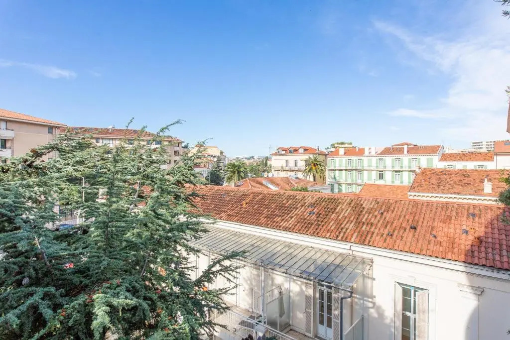 Martinez Hotel Area: Modern 3 Bedrooms W/ Terrace