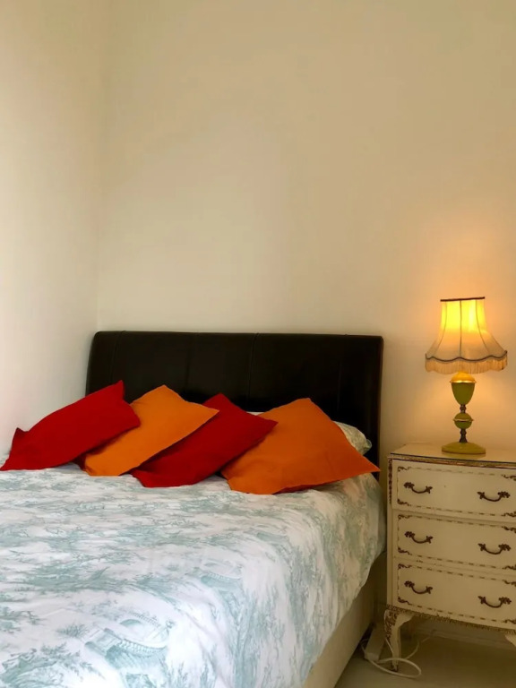 2 Bedroom Flat Near Leith