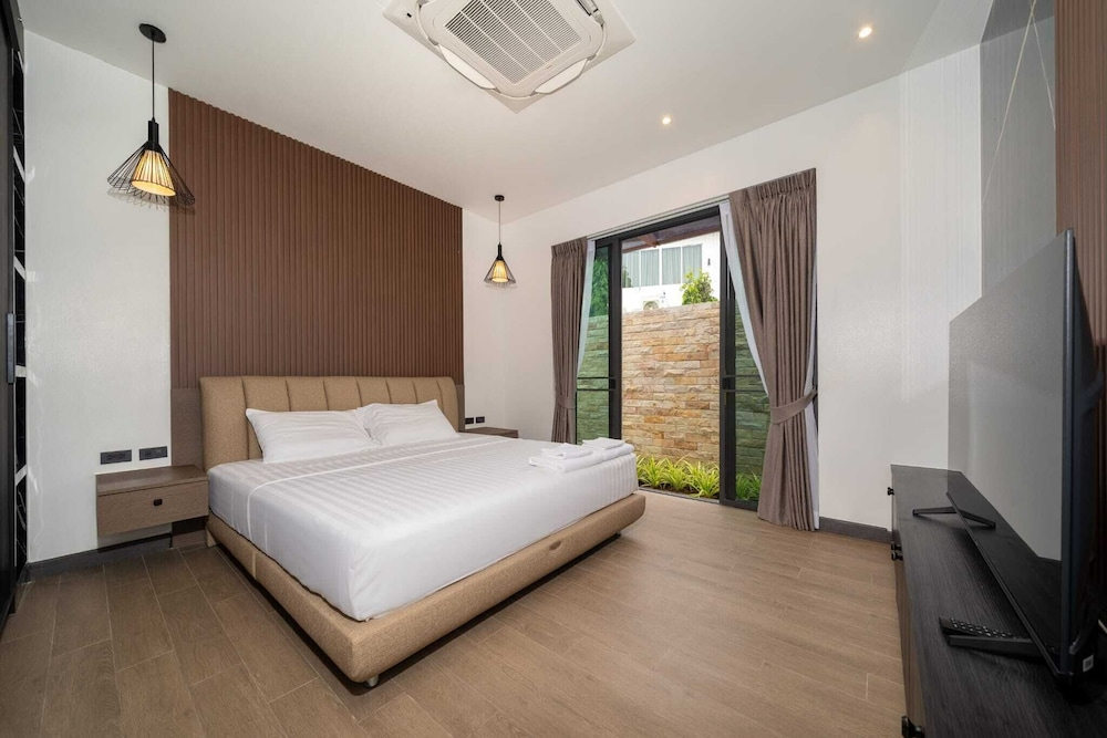 Baan Don 3 BR Pool Villa near Layan