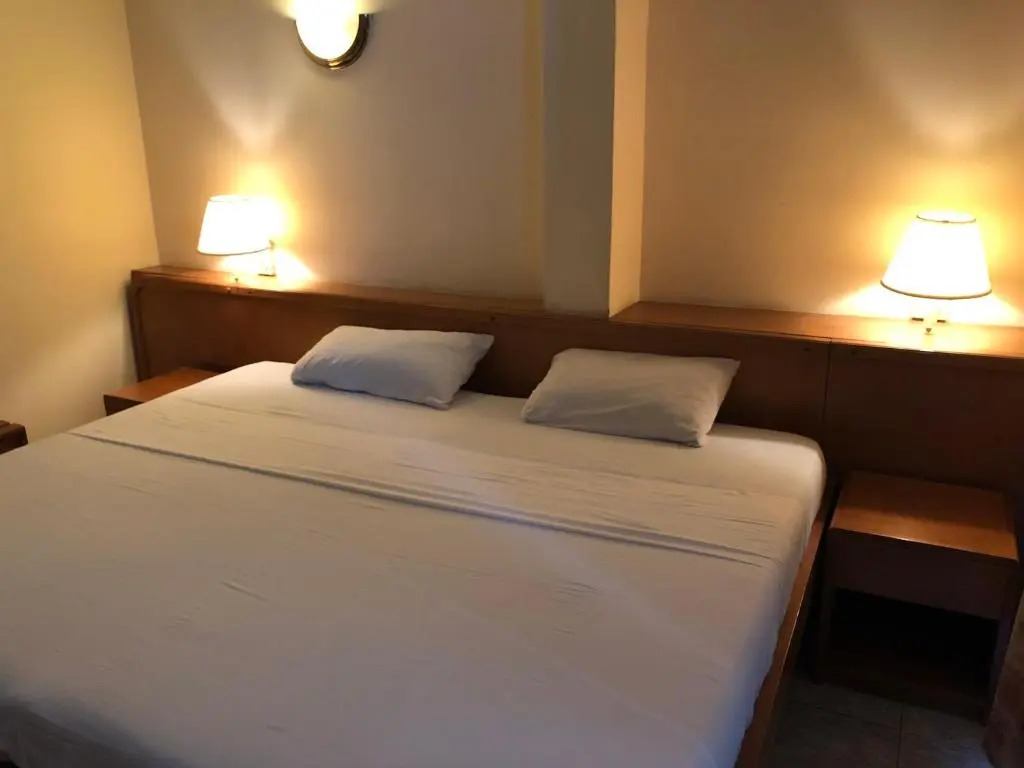 Maple Leaf Hotel