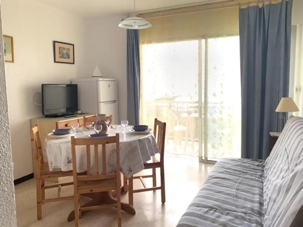 Appartement Balaruc-les-Bains, 1 pièce, 4 personnes - FR-1-503-76