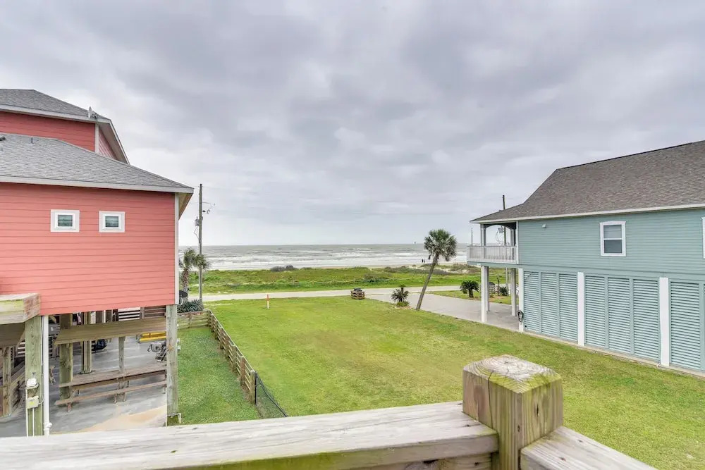 Luxe Crystal Beach Retreat w/ Views! Walk to Shore