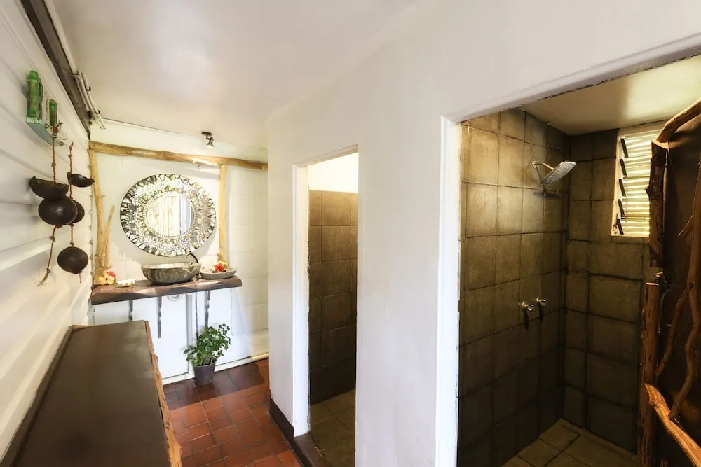 Oarsman's Bay Lodge - Adults Only