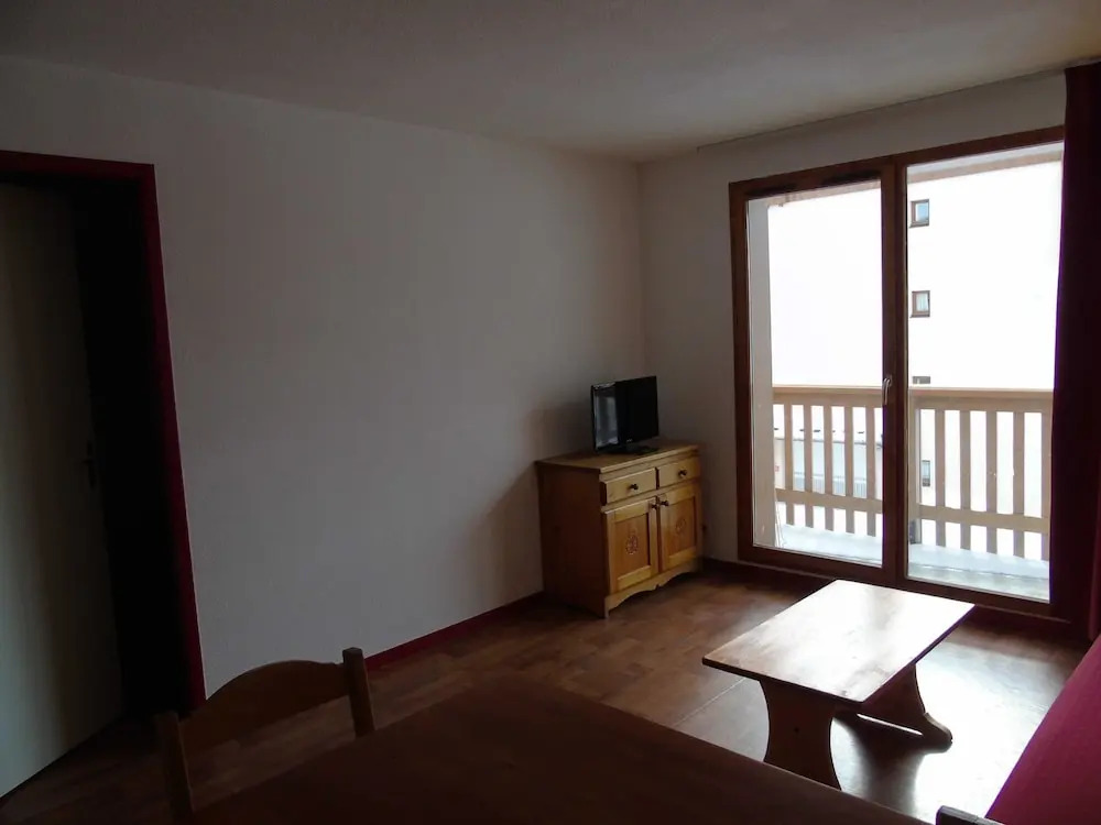 Lou Services Apartment CB63 LSI 001