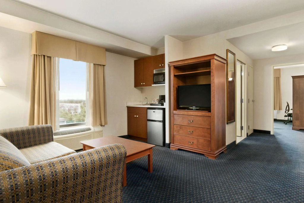 Days Inn by Wyndham Niagara Falls Centre St By the Falls