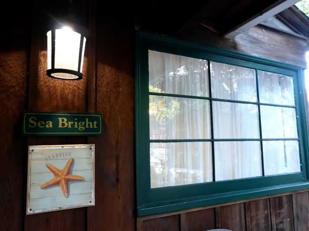 Redwood Hollow Cottages