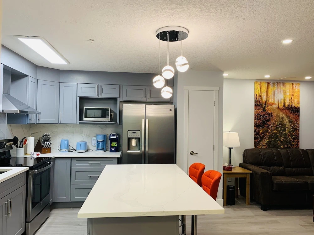 Lovely 1-Bedroom Condo with AC & Kitchen