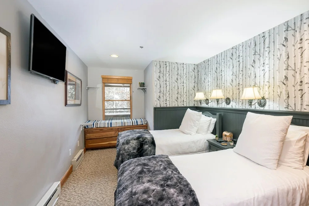 Bear Creek Lodge 112 2 Bedroom Condo by Alpine Lodging Telluride