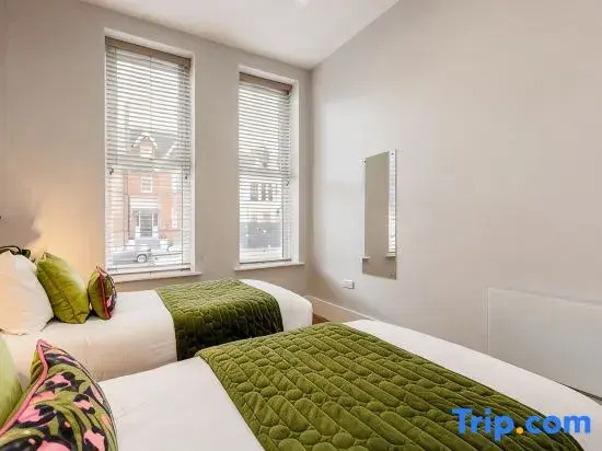 Gorgeous Beach-Front 2-Bed Apt w/ Free Gym & PKG