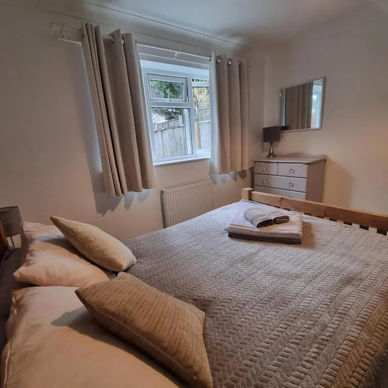 Spacious one bedroom apartment with private garden