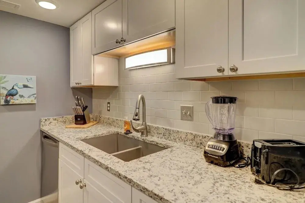 Renovated 2BR Hilton Head Home Walk to Shops
